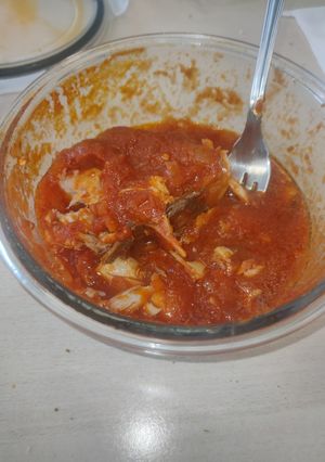 Una foto de Bonito en salsa de tomate