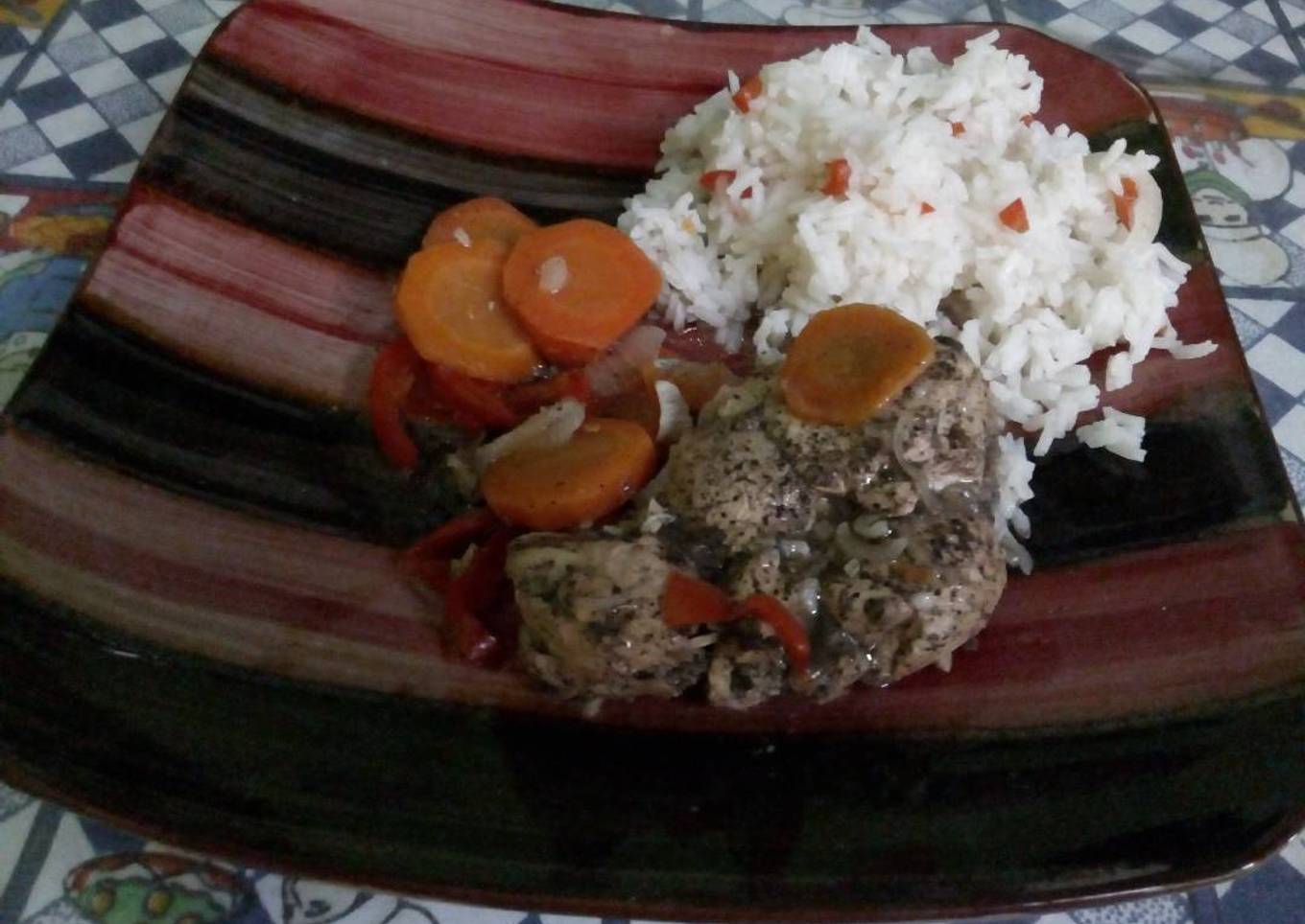 Pollo horneado con verduras