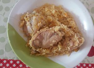 Foto de Guisado de sobrecoxa com arroz
