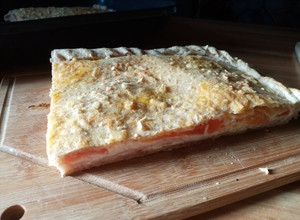 Una foto de Tarta napolitana de jamón, queso y tomate con masa integral