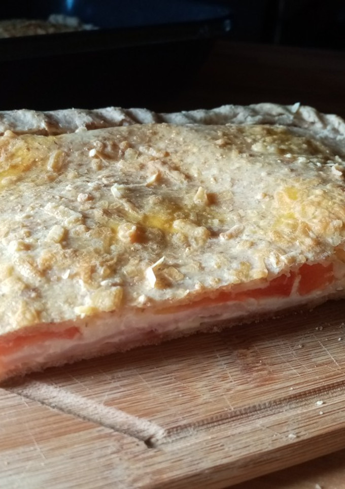 Una foto de Tarta napolitana de jamón, queso y tomate con masa integral