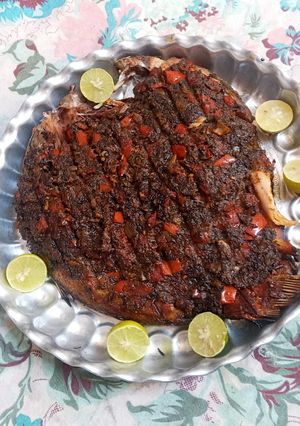 عکسی از دستور ماهی شکم پر تنوری😋🐟