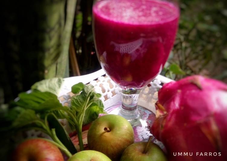 Langkah Mudah untuk Membuat Mix jus buah naga, apel dan bayam yang Menggugah Selera