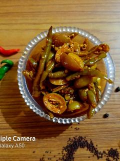 करौंदा और हरी मिर्च का अचार रेसिपी मुख्य फोटो