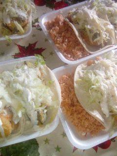 Una foto de Chiles rellenos con arroz