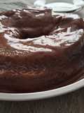 Bolo de cenoura saudável recheado com brigadeiro