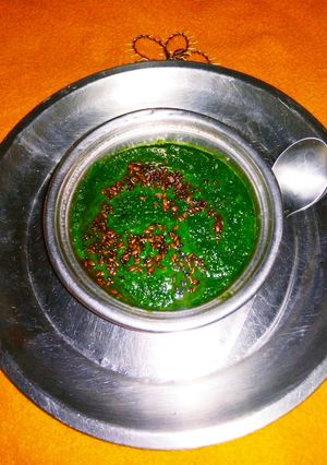 मूली के पत्ते की चटनी(Mooli ke Patte ki chutney recipe in hindi) रेसिपी मुख्य फोटो