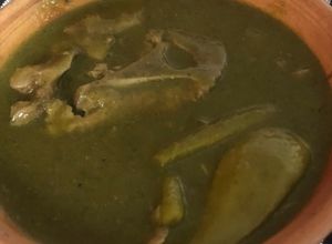 Una foto de Mole verde estilo Oaxaqueño