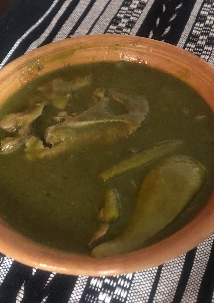 Una foto de Mole verde estilo Oaxaqueño
