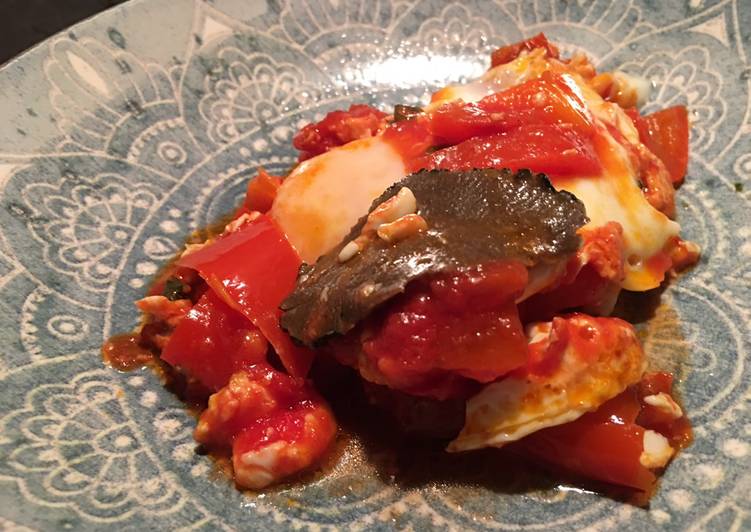 Uova pomodoro e peperoni con tartufo estivo