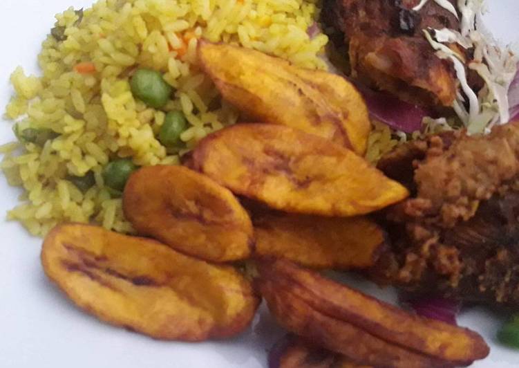 Fried rice with fried plantain and chicken