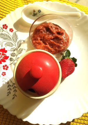 खजूर,स्टाॅबेरी चटणी (Khajur Strawberry Chutney Recipe In Marathi) रेसिपी चे मुख्य फोटो 