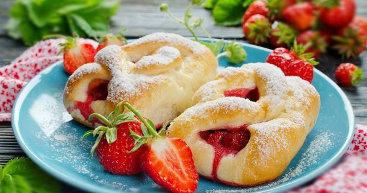 Рецепт булочек с замороженной клубникой