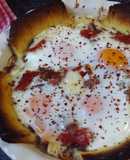 Huevos en cazuela con jamón ibérico y mozzarella