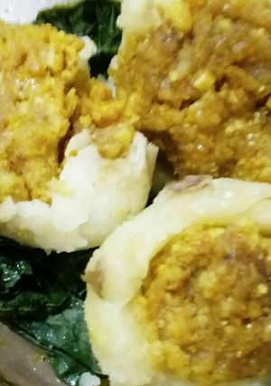 A picture of Stuffed chana Dal potatoes.