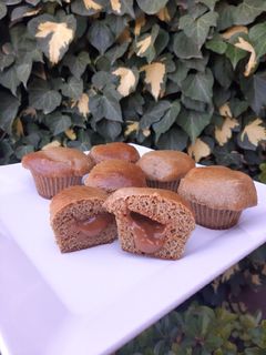 Una foto de Muffins de banana con dulce de leche