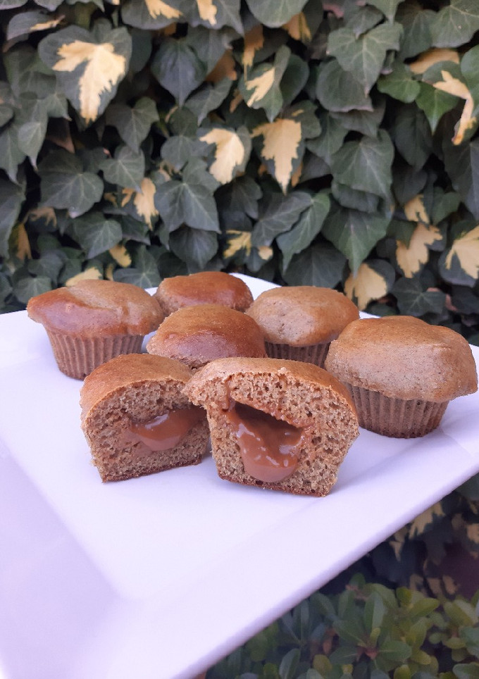 Una foto de Muffins de banana con dulce de leche