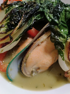 A picture of Green curry mussels.