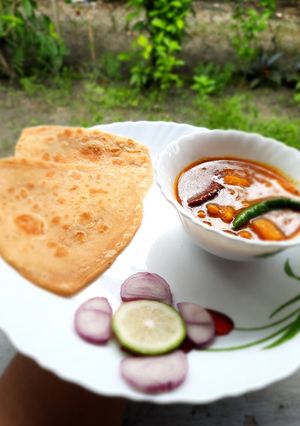 ঘুঘনি তিনকোনা পরোটা(ghugni porota recipe in Bengali) রেসিপির প্রধান ছবি
