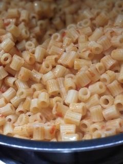 صورة لوصفة معكرونه بصوص الطماطم 😋