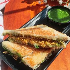 A picture of Bhujiya Sandwich.
