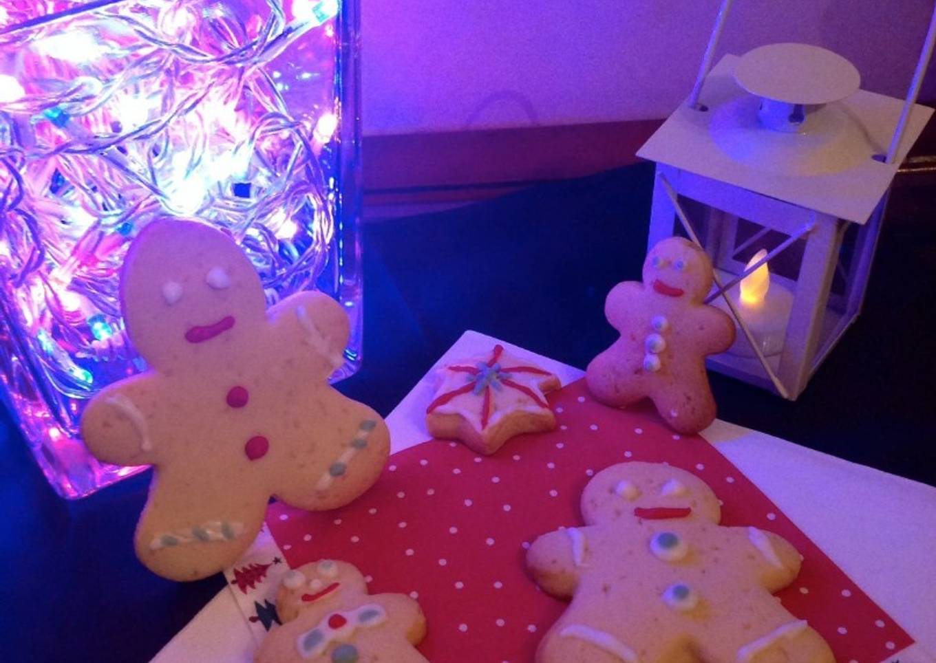 Biscuits bonhommes de Noël en pain d'épices