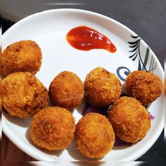 A picture of Aloo bread snacks / Aloo bread rolls.