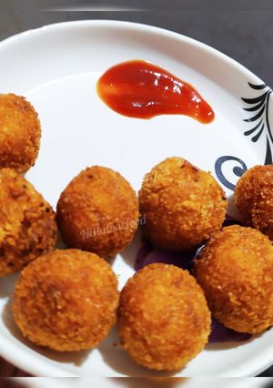 A picture of Aloo bread snacks / Aloo bread rolls.