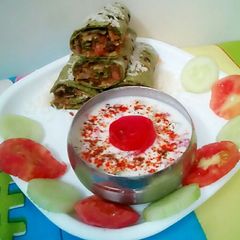A picture of Spinach frankie with massla curd dip.