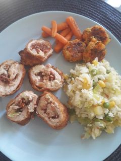 Juhtúróval és baconnel töltött pulykamell recept fotója