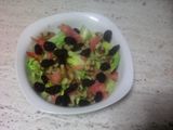 Ensalada de salmón ahumado nueces y pasas