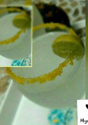 A picture of Healthy lemon drink.