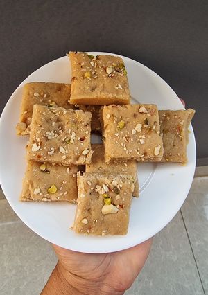 A picture of Sing Pak (Mandvi Pak / Peanut Burfi).