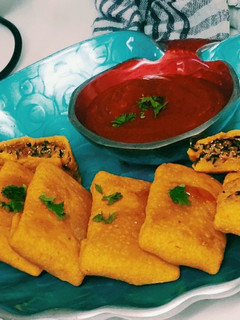 कोथिम्बीर वडी (Kothimbir vadi recipe in hindi) रेसिपी मुख्य फोटो