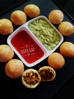 मीनी कचोरी (mini kachori recipe in marathi) रेसिपी चे मुख्य फोटो
