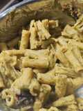 Pasta con crema di zucchine, asiago e pomodori secchi