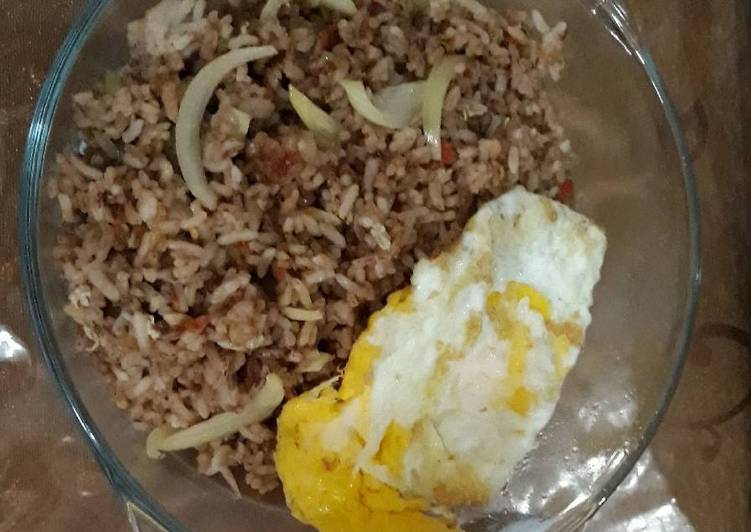 Langkah Mudah Menyiapkan Nasi goreng beras merah Menggugah Selera
