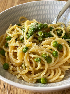 A picture of Vegetarian Carbonara with Peas.