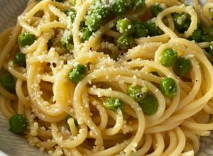 Foto di Carbonara vegetariana con i piselli