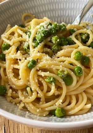 A picture of Vegetarian Carbonara with Peas.