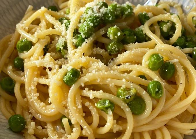 Carbonara vegetariana con i piselli