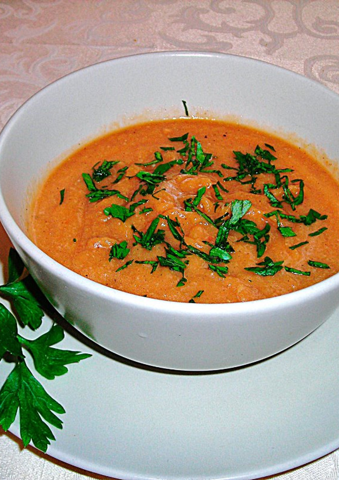 Una foto de Crema de berenjenas asadas con tomates - veggie