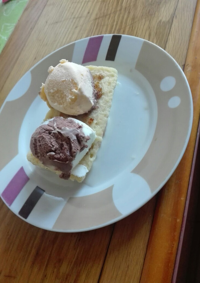 Una foto de Torrijas de pan brioche con helado