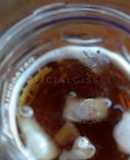 Té frío saborizado con jengibre y hierbas