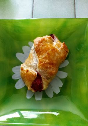 Une photo de Feuilleté au prune et au fromage de chèvre frais