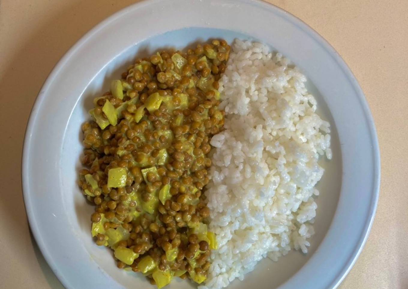 Lentejas al curry con arroz