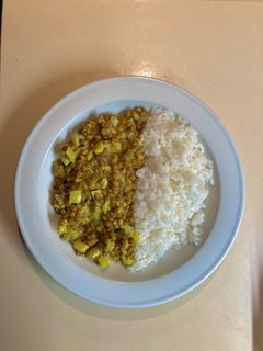 Una foto de Lentejas al curry con arroz