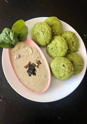 A picture of Spinach Idli.