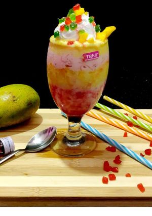 A picture of Mango rabri falooda.