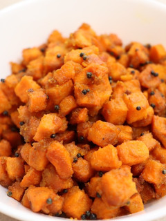சக்கரை வல்லி கிழங்கு கரி 🍠 (Sarkaraivalli kizhangu kari Recipe in Tamil) செய்முறை முக்கிய புகைப்படம்